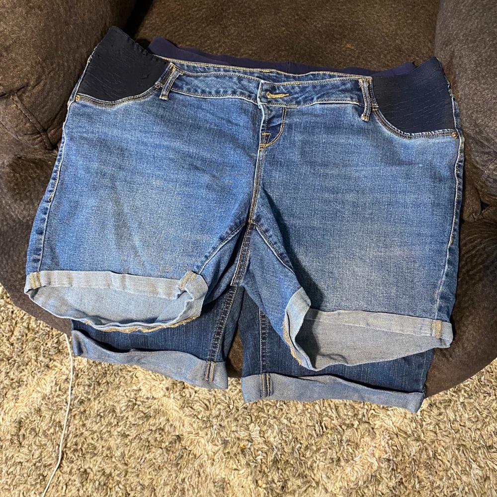 Maternity shorts - Picture 3 of 3